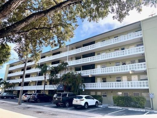 Residential complexes in Hollywood, Broward County
