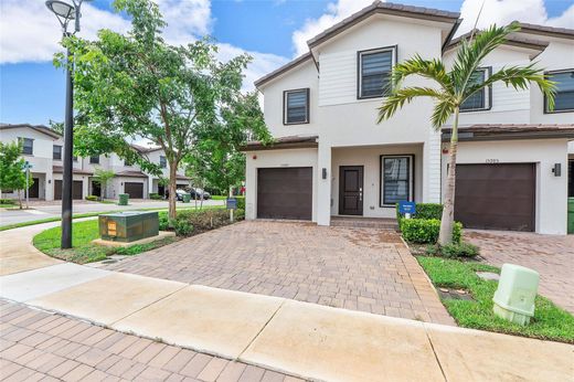 Townhouse in Pembroke Pines, Broward County