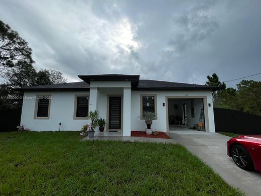 Villa in Lehigh Acres, Lee County