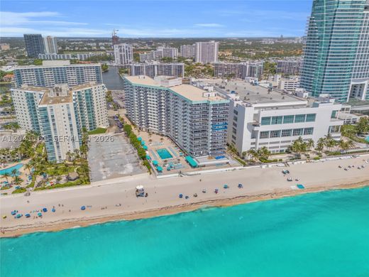 Residential complexes in Hollywood, Broward County