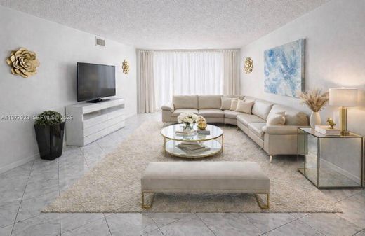 Residential complexes in Hallandale, Broward County