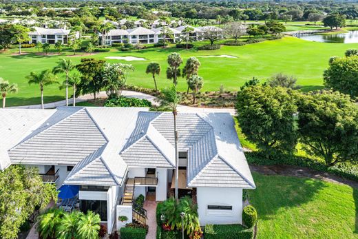 Residential complexes in Boynton Beach, Palm Beach