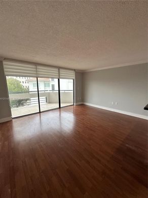 Residential complexes in Coral Gables, Miami-Dade