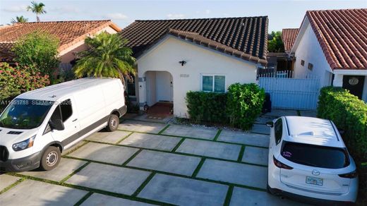 Villa in Hialeah Gardens, Miami-Dade