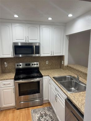 マイアミ, Miami-Dade Countyのアパートメント・コンプレックス