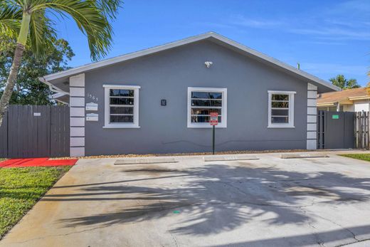 Townhouse in Riviera Beach, Palm Beach