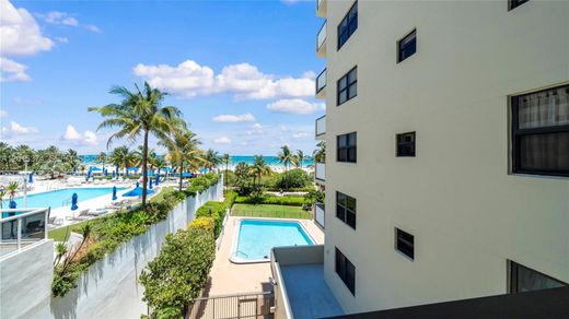 Residential complexes in Miami Beach, Miami-Dade