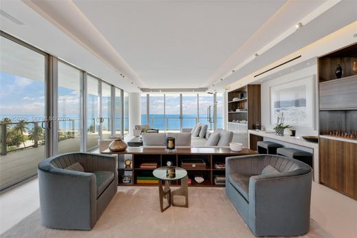 Residential complexes in Key Biscayne, Miami-Dade