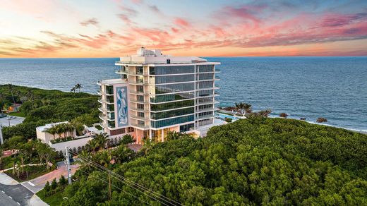 Residential complexes in Tequesta, Palm Beach