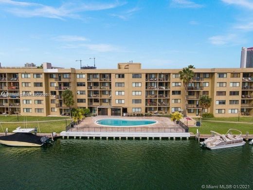 Residential complexes in Hallandale, Broward County