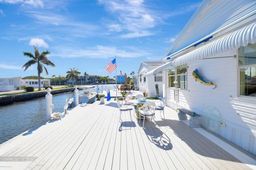 Residential complexes in Briny Breezes, Palm Beach