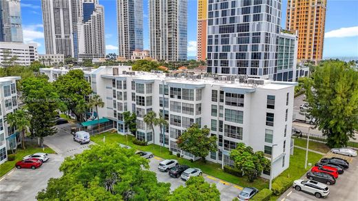 Wohnkomplexe in Sunny Isles Beach, Miami-Dade County