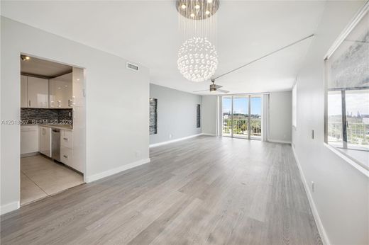 Residential complexes in North Miami Beach, Miami-Dade