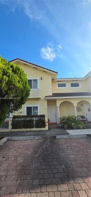 Townhouse in Hialeah, Miami-Dade