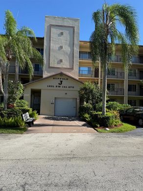 Pembroke Pines, Broward Countyのアパートメント・コンプレックス