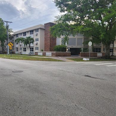 Residential complexes in Coral Gables, Miami-Dade
