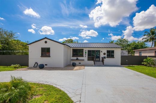 Villa in Opa-locka North  (historical), Miami-Dade County