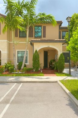 تاون هاوس ﻓﻲ Hialeah, Miami-Dade County