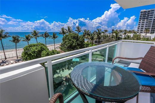 Residential complexes in Hollywood, Broward County
