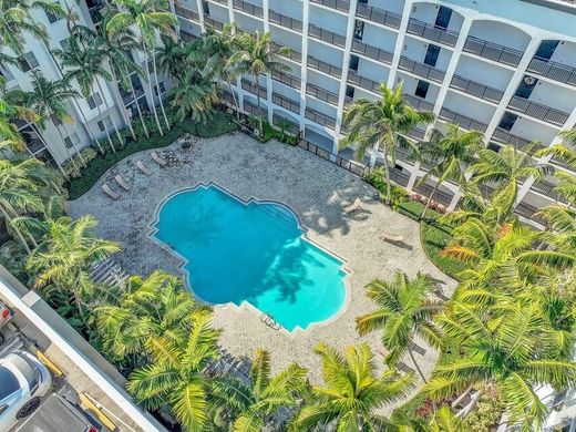 Residential complexes in Boynton Beach, Palm Beach