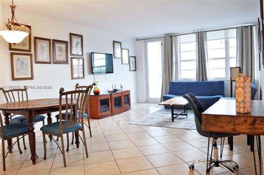 Residential complexes in Miami Beach, Miami-Dade