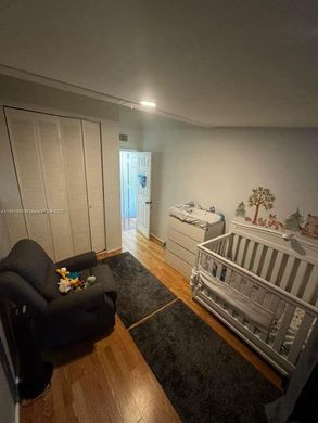 マイアミ, Miami-Dade Countyのアパートメント・コンプレックス