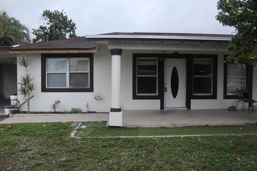 Residential complexes in West Palm Beach, Palm Beach