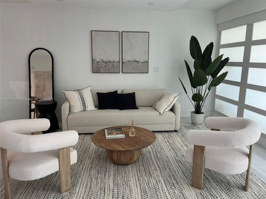 Miami Beach, Miami-Dade Countyのアパートメント・コンプレックス