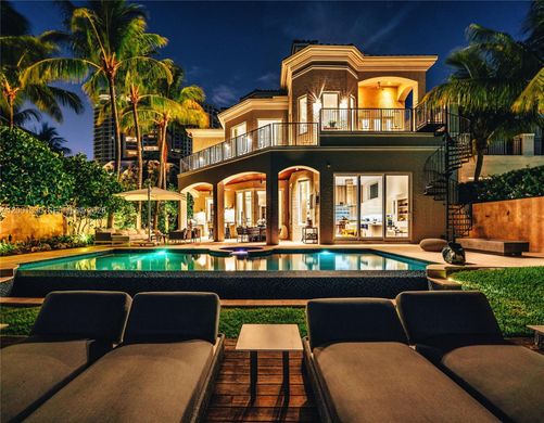 Villa Aventura, Miami-Dade County
