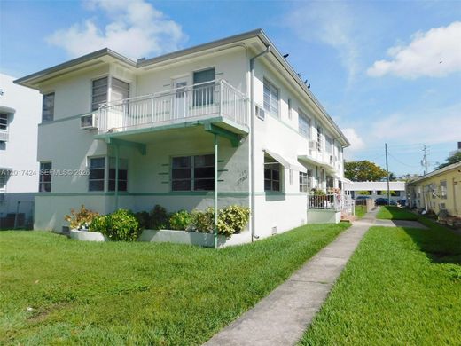 Residential complexes in Miami Beach, Miami-Dade