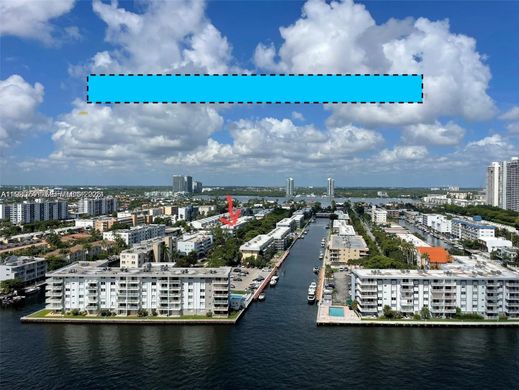 Complexes résidentiels à North Miami Beach, Comté de Miami-Dade