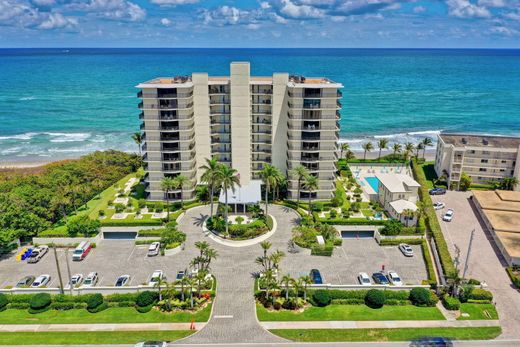 Residential complexes in Tequesta, Palm Beach