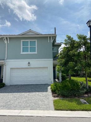 Townhouse in Deerfield Beach, Broward County