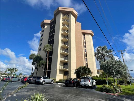 Residential complexes in Pompano Beach, Broward County