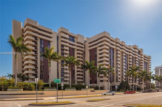 Residential complexes in Coral Gables, Miami-Dade
