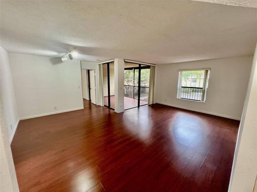 Coconut Creek, Broward Countyのアパートメント・コンプレックス