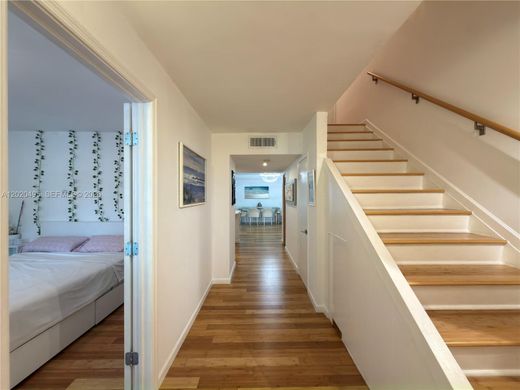 Kamienica w Hallandale Beach, Broward County