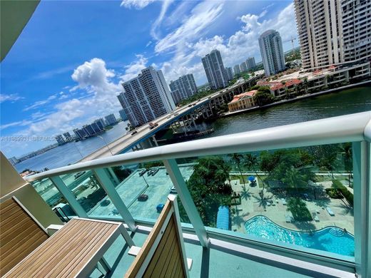 Complexes résidentiels à Sunny Isles Beach, Comté de Miami-Dade