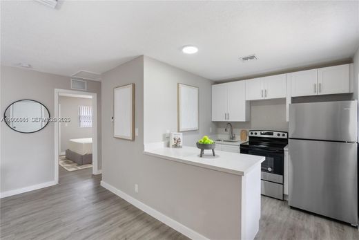 Residential complexes in Fort Lauderdale, Broward County
