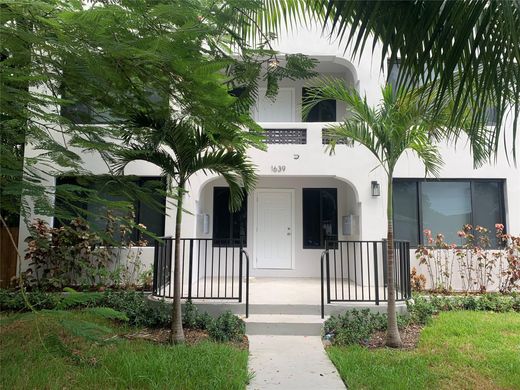 Residential complexes in Hollywood, Broward County