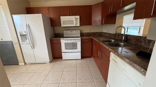 Жилой комплекс, North Lauderdale, Broward County