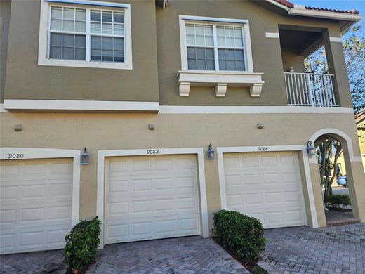 Residential complexes in Tamarac, Broward County