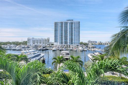 Residential complexes in North Miami Beach, Miami-Dade