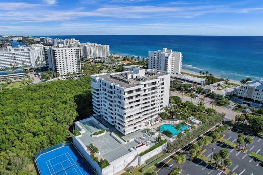 Residential complexes in Highland Beach, Palm Beach