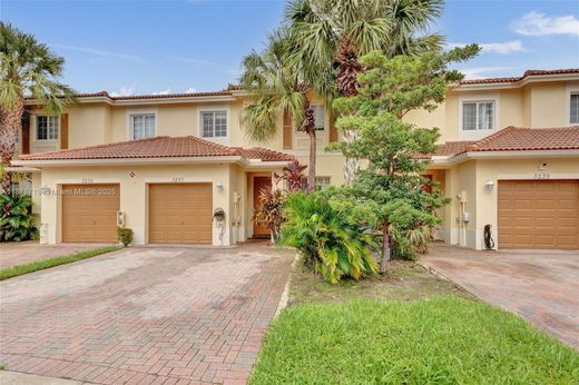 Townhouse in Oakland Park, Broward County