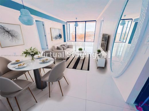 Kamienica w Aventura, Miami-Dade County