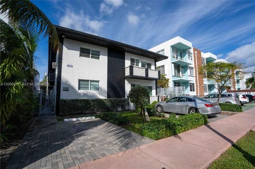 Residential complexes in Miami Beach, Miami-Dade