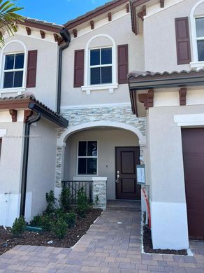 Townhouse in North Miami, Miami-Dade