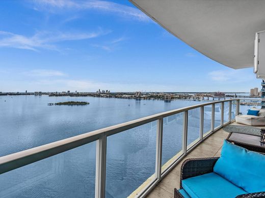 Kamienica w Miami, Miami-Dade County