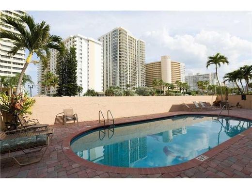 Residential complexes in Fort Lauderdale, Broward County